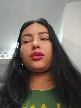 Snapshot of VioletRousee chatting on 07/17/26, 02:13 VioletRousee online show from 07/17/26, 02:13