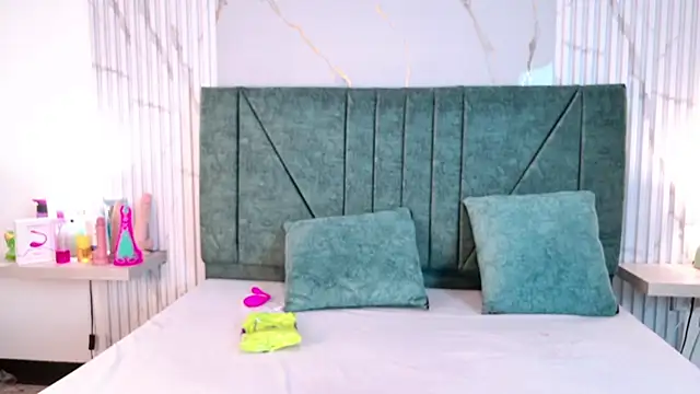 Holy un online show from 04/23/26, 11:42