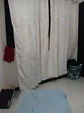 Snapshot of Lannah__ chatting on 05/28/26, 02:42 Lannah online show from 05/28/26, 02:42