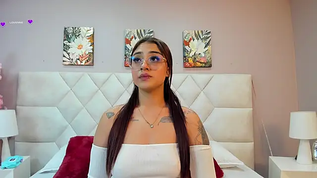 Snapshot of Victoria__lee chatting on 05/19/26, 04:30 Victoria lee online show from 05/19/26, 04:30