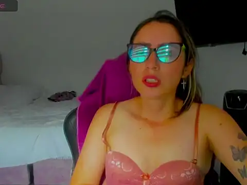 BellaTxM  online show from 04/10/26, 10:14