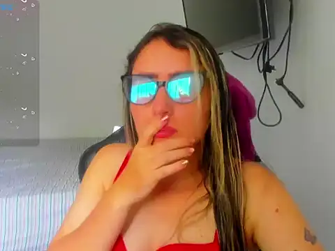 BellaTxM  online show from 04/14/26, 07:42