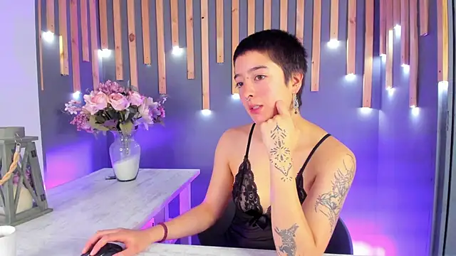 Snapshot of Atheena__ chatting on 04/21/26, 01:06 Atheena online show from 04/21/26, 01:06