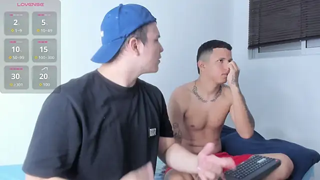 Snapshot of Steven_and_Benji chatting on 04/08/26, 11:32 Steven and Benji online show from 04/08/26, 11:32