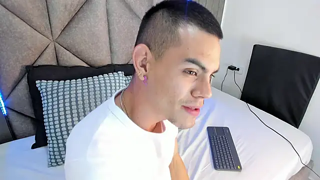 Snapshot of RomeoBoselli__ chatting on 04/10/26, 07:40 RomeoBoselli online show from 04/10/26, 07:40