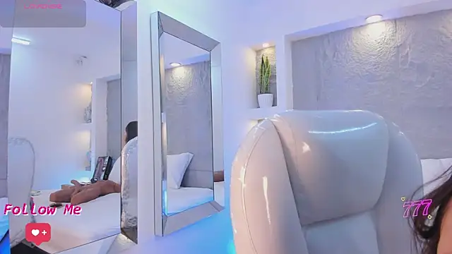 Snapshot of NicolSantos chatting on 07/09/26, 11:47 NicolSantos online show from 07/09/26, 11:47