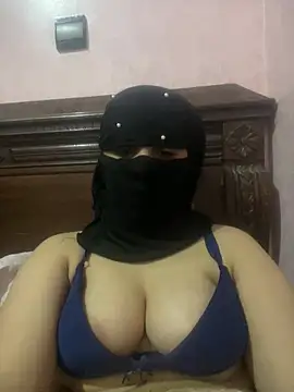 Snapshot of Arabe_Talent chatting on 05/16/26, 12:18 Arabe Talent online show from 05/16/26, 12:18