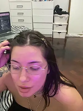 Snapshot of cherryxxox chatting on 04/21/26, 02:51 cherryxxox online show from 04/21/26, 02:51