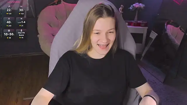 Snapshot of Vanessa___Lui chatting on 04/10/26, 04:12 Vanessa Lui online show from 04/10/26, 04:12