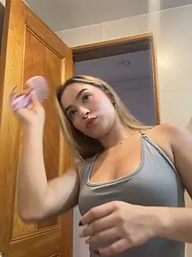 Snapshot of AmyRusso chatting on 04/15/26, 09:59 AmyRusso online show from 04/15/26, 09:59