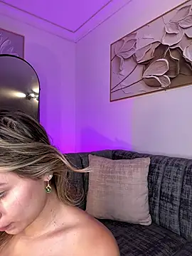 Snapshot of AmyRusso chatting on 04/23/26, 02:57 AmyRusso online show from 04/23/26, 02:57