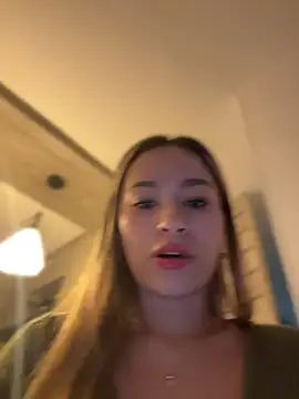 Snapshot of AmyRusso chatting on 06/05/26, 11:21 AmyRusso online show from 06/05/26, 11:21