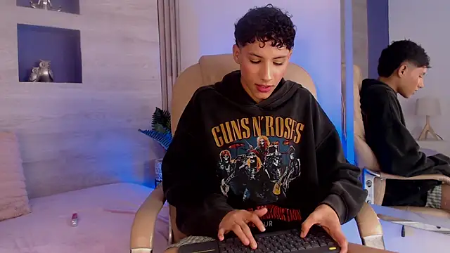 Velvet An online show from 05/01/26, 03:22