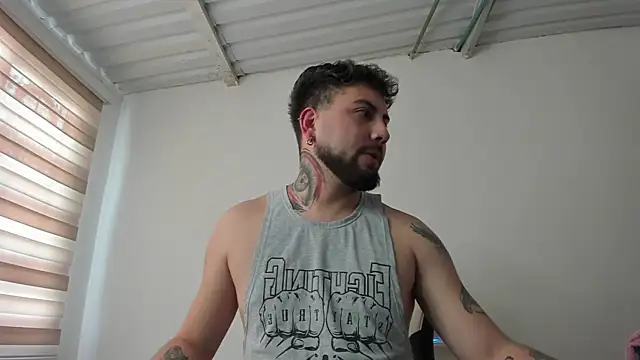 Snapshot of AaronHardi chatting on 05/14/26, 07:31 AaronHardi online show from 05/14/26, 07:31