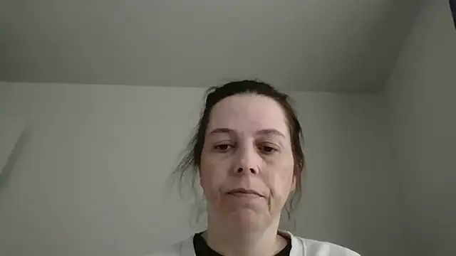 lily1982 online show from 05/02/26, 10:48