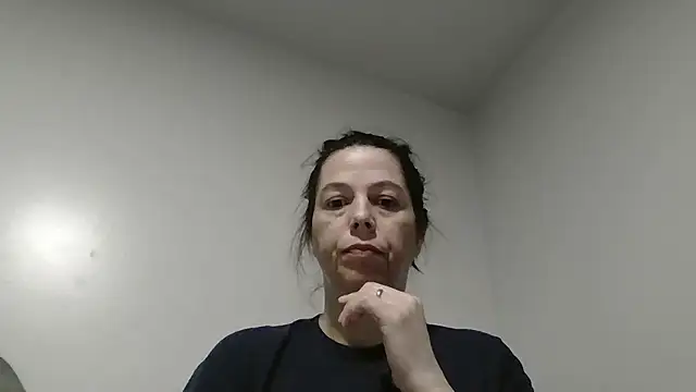 lily1982 online show from 05/04/26, 04:36