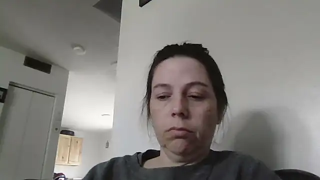lily1982 online show from 05/08/26, 07:19