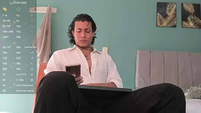 Snapshot of Damian_Romanoff chatting on 05/13/26, 02:58 Damian Romanoff online show from 05/13/26, 02:58
