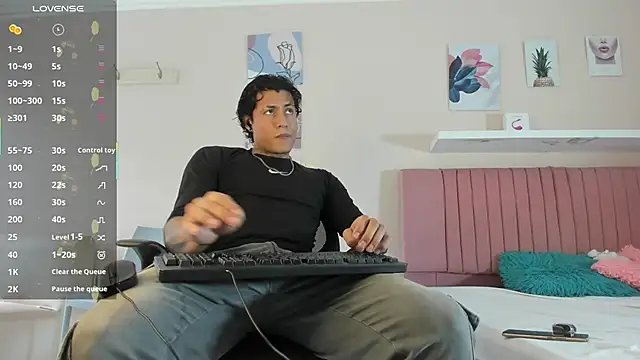 Snapshot of Damian_Romanoff chatting on 05/19/26, 08:26 Damian Romanoff online show from 05/19/26, 08:26