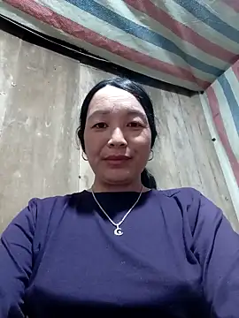 Snapshot of vanlucky2 chatting on 04/23/26, 01:35 vanlucky2 online show from 04/23/26, 01:35