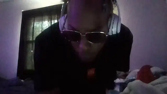Snapshot of zdaddymm chatting on 07/28/26, 07:04 zdaddymm online show from 07/28/26, 07:04