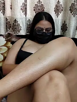 Snapshot of Aysha_69 chatting on 06/11/26, 12:32 Aysha 69 online show from 06/11/26, 12:32