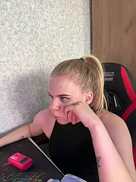 Snapshot of VioletEcho chatting on 04/10/26, 08:19 VioletEcho online show from 04/10/26, 08:19