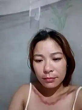 Snapshot of mia0033 chatting on 05/15/26, 10:06 mia0033 online show from 05/15/26, 10:06