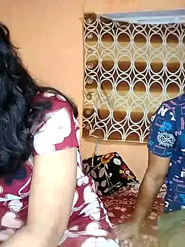 Snapshot of hornycouple096 chatting on 06/11/26, 12:58 hornycouple096 online show from 06/11/26, 12:58