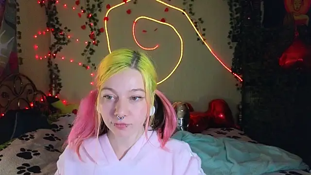 Snapshot of Sansarella chatting on 02/12/26, 05:30 Sansarella online show from 02/12/26, 05:30