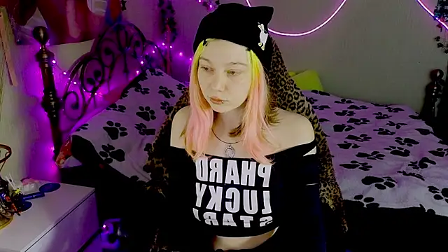 Snapshot of Sansarella chatting on 03/15/26, 03:29 Sansarella online show from 03/15/26, 03:29