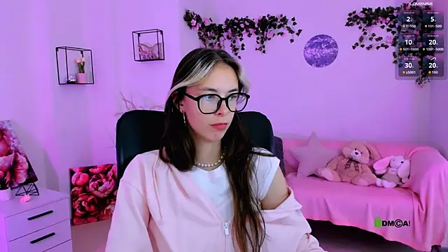 mia mooon  online show from 07/20/26, 10:39