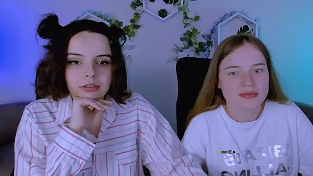 mia mooon  online show from 07/28/26, 08:54