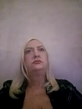 Snapshot of Julia20X chatting on 04/08/26, 06:41 Julia20X online show from 04/08/26, 06:41