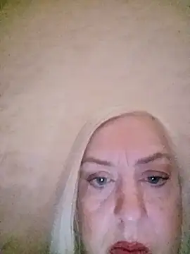 Snapshot of Julia20X chatting on 04/18/26, 03:27 Julia20X online show from 04/18/26, 03:27