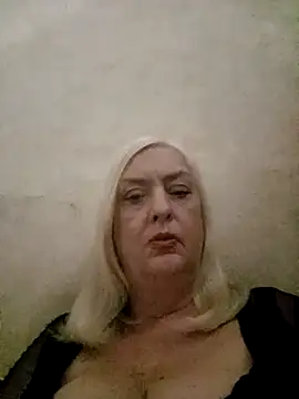 Snapshot of Julia20X chatting on 04/18/26, 07:58 Julia20X online show from 04/18/26, 07:58