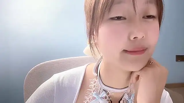 Snapshot of Xiaoqing00 chatting on 04/28/26, 02:27 Xiaoqing00 online show from 04/28/26, 02:27