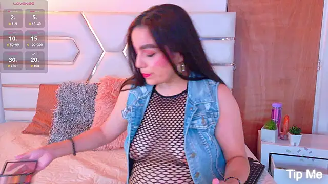 Snapshot of miiaa_collins_ chatting on 05/25/26, 11:16 miiaa collins online show from 05/25/26, 11:16