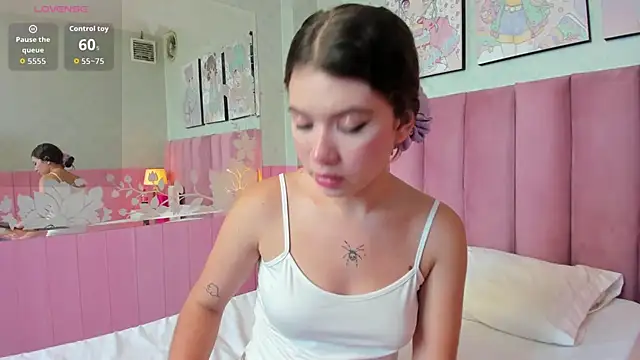 Hellencute18  online show from 05/22/26, 02:55