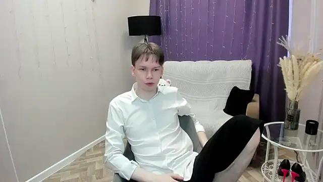 Snapshot of EliotMars chatting on 05/19/26, 06:53 EliotMars online show from 05/19/26, 06:53