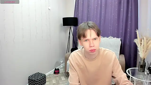 Snapshot of EliotMars chatting on 06/01/26, 11:12 EliotMars online show from 06/01/26, 11:12