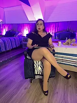 Jenifer cruz online show from 05/08/26, 05:46