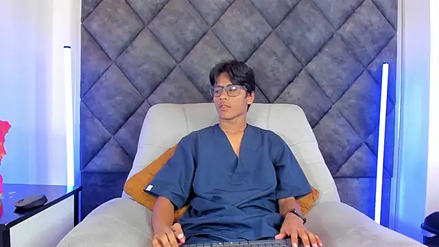 Snapshot of LiamKron chatting on 05/02/26, 11:26 LiamKron online show from 05/02/26, 11:26