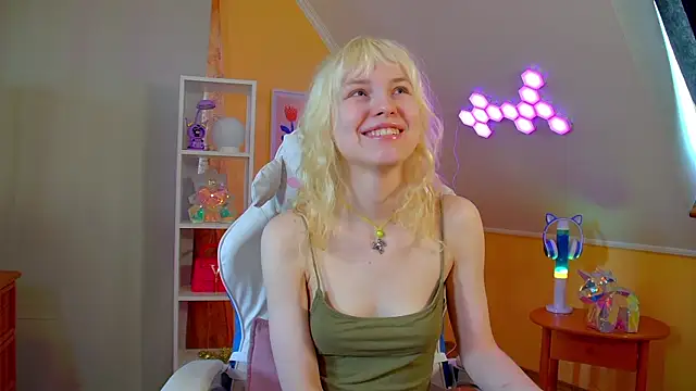 Snapshot of HannahHollis chatting on 04/26/26, 06:22 HannahHollis online show from 04/26/26, 06:22