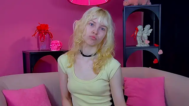 Snapshot of HannahHollis chatting on 05/16/26, 06:10 HannahHollis online show from 05/16/26, 06:10