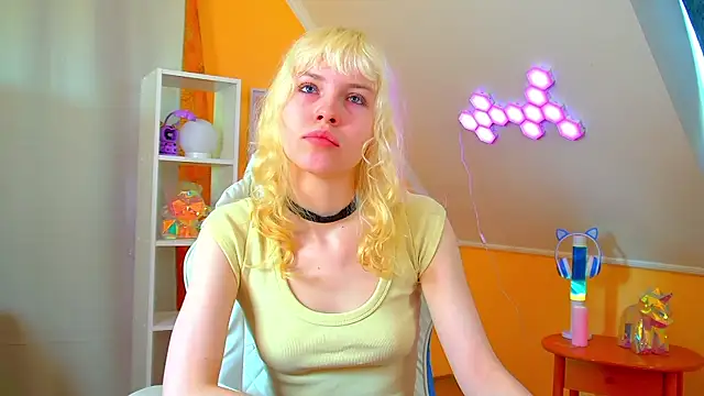 Snapshot of HannahHollis chatting on 06/07/26, 06:06 HannahHollis online show from 06/07/26, 06:06