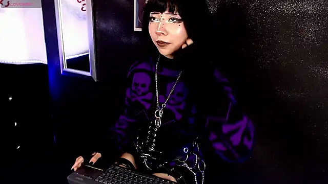 Snapshot of KiomyVamp chatting on 04/25/26, 04:15 KiomyVamp online show from 04/25/26, 04:15