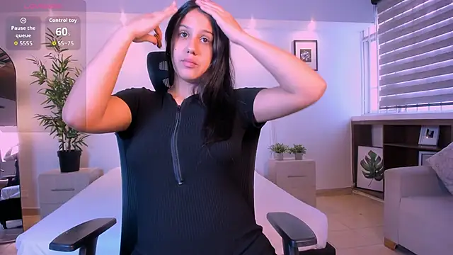 Snapshot of arianarousee chatting on 05/31/26, 12:34 arianarousee online show from 05/31/26, 12:34