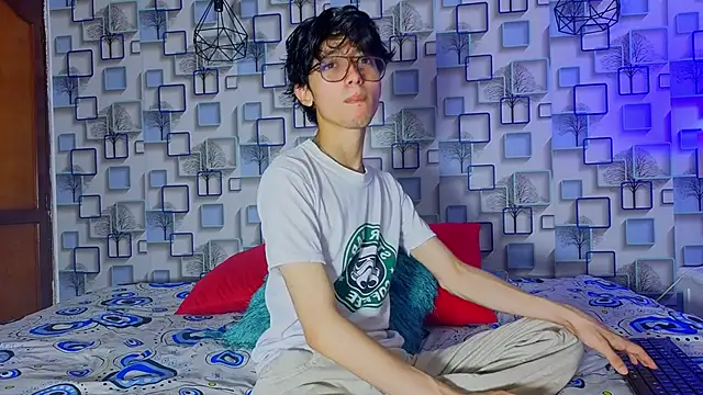 Snapshot of Twink_Sebas7 chatting on 04/12/26, 12:21 Twink Sebas7 online show from 04/12/26, 12:21