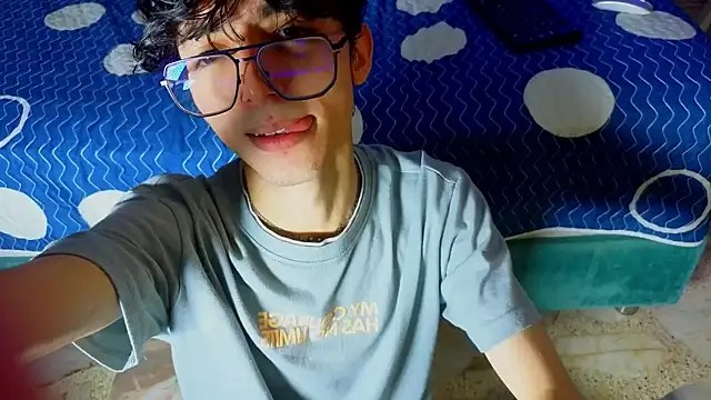 Snapshot of Twink_Sebas7 chatting on 04/14/26, 12:11 Twink Sebas7 online show from 04/14/26, 12:11